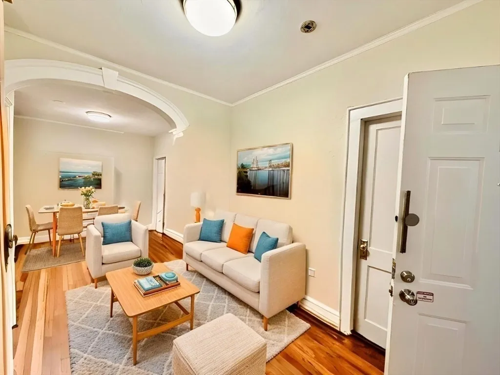 1468 Commonwealth Ave, Brighton