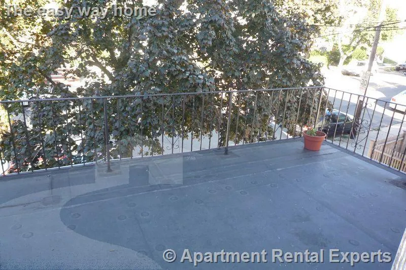 569 Main St, Magoun Square