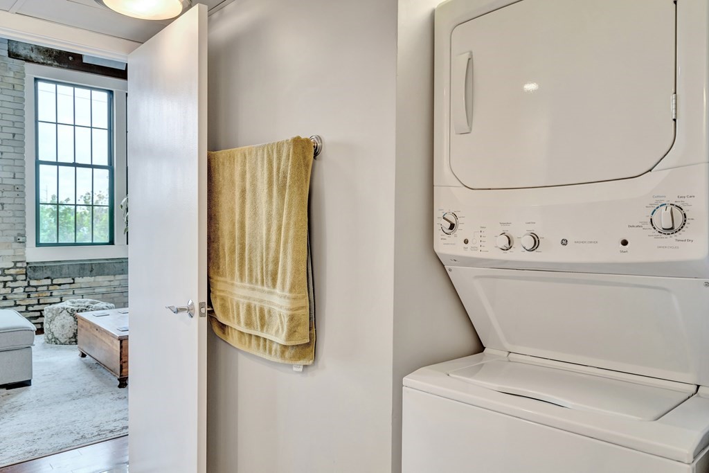 43 Charlton, Everett