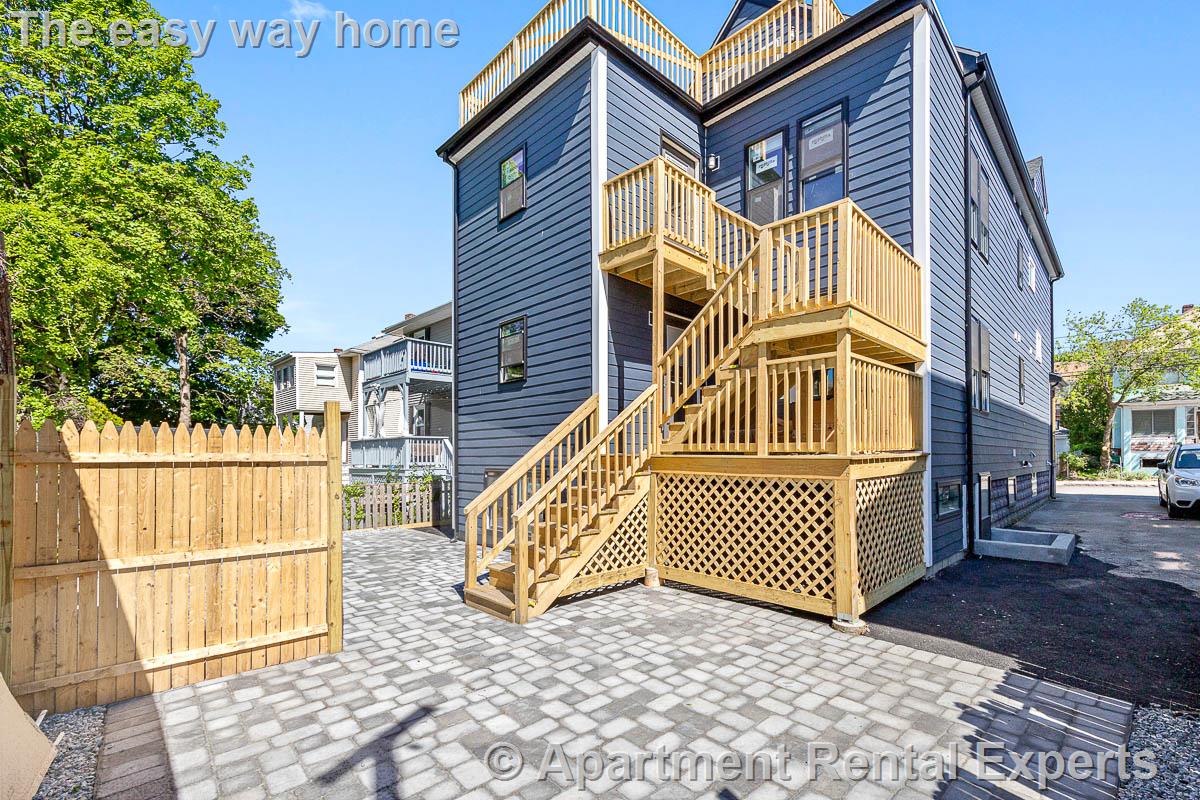 70-72 Stanley Ave, Tufts