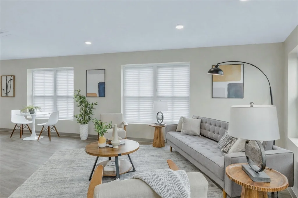 375 Cummins Highway, Roslindale