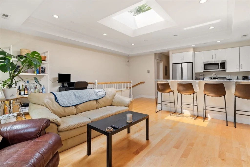 9 Sheridan, Neighborhood Nine