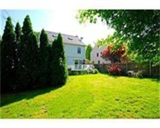 172 Maple St, West Roxbury