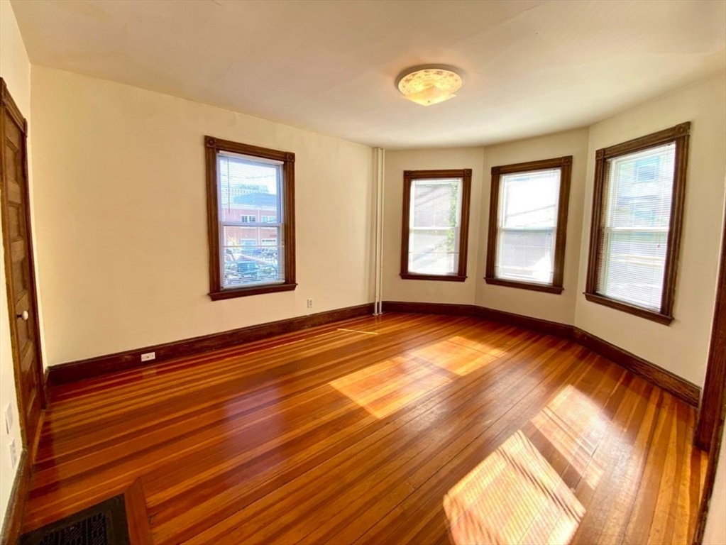 33 Calumet St, Mission Hill