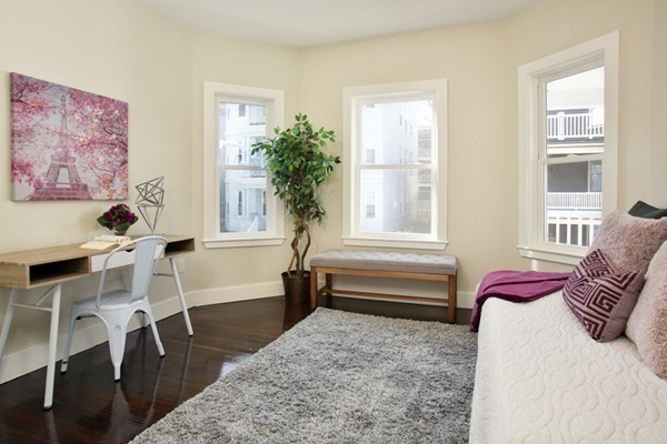 27 Parkton Rd, Jamaica Plain