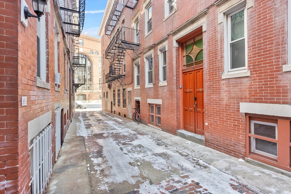 2 Powers Ct, North End