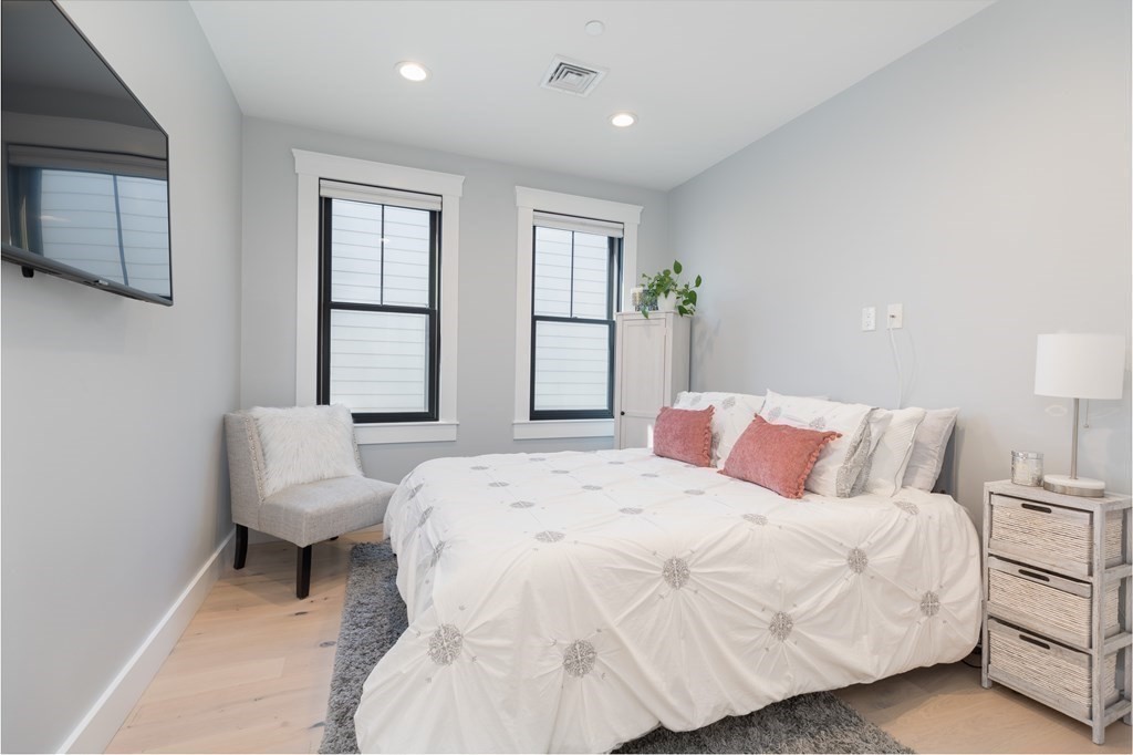 331 Chelsea St, East Boston