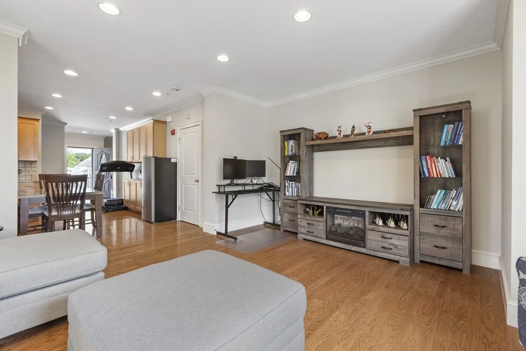 50 Clemence St, Cranston