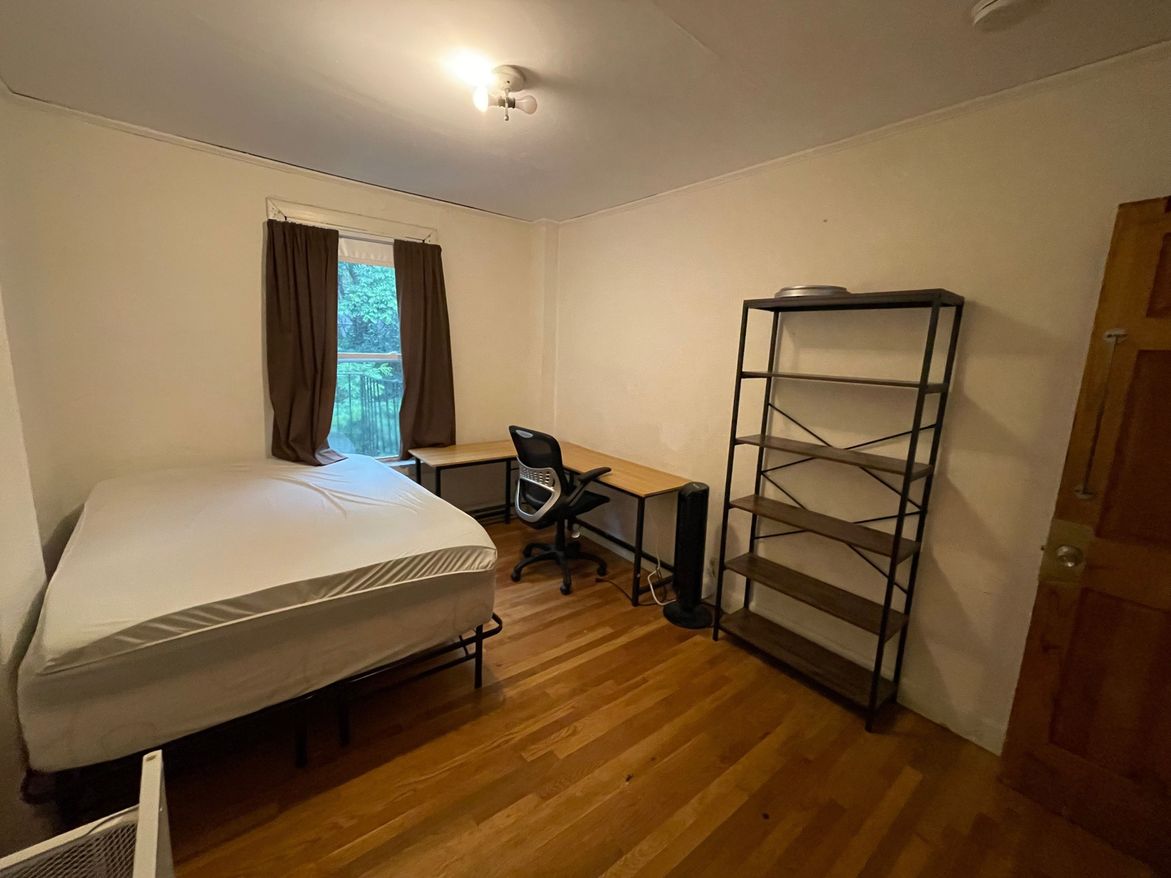 688 Parker St, Mission Hill