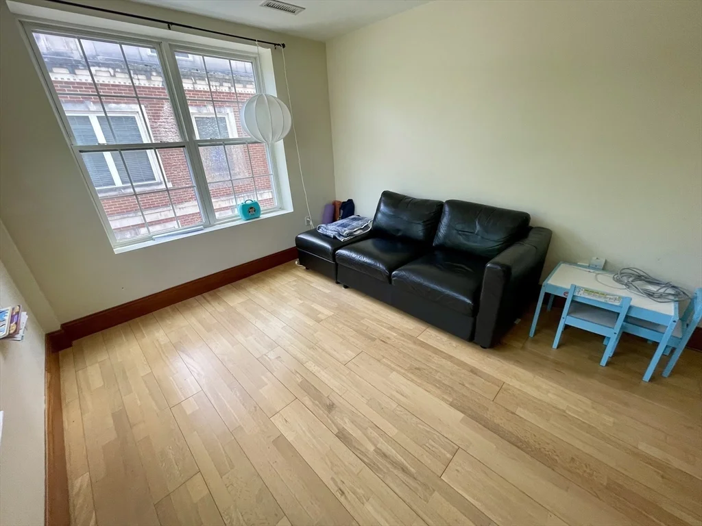 2440 Massachusetts Ave, North Cambridge