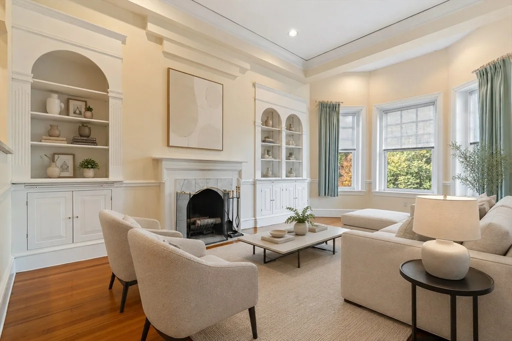 216 Commonwealth Ave, Back Bay