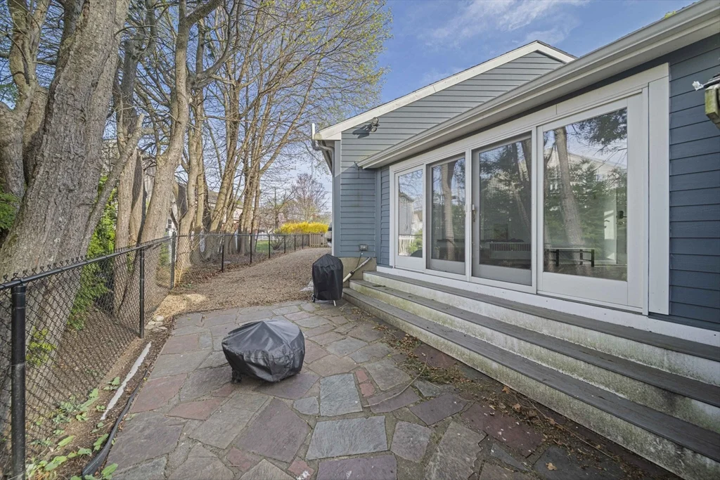 66 Roosevelt Rd, Newton