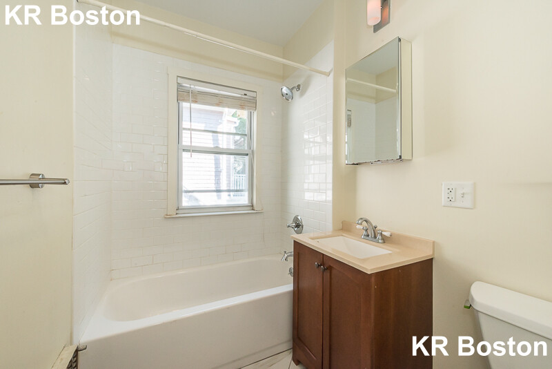 4 bed, 2 bath apartment for rent at 36 Champney St Unit 1, Brighton — photo 5 of 6
