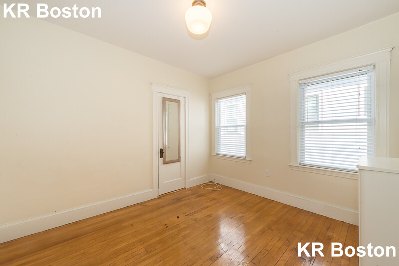 4 bed, 2 bath apartment for rent at 36 Champney St Unit 1, Brighton — photo 6 of 6