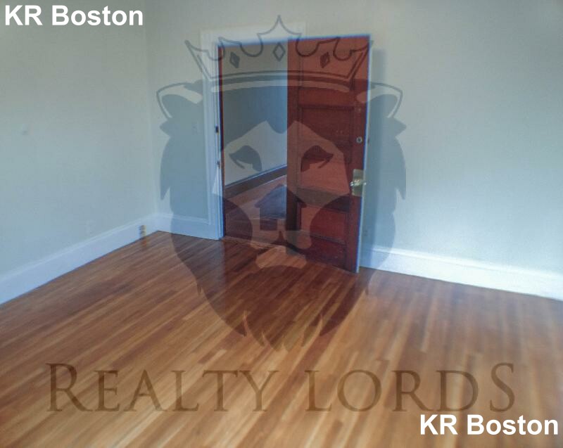 6 bed, 2.5 bath apartment for rent at 31 Quint Ave Unit ., Allston — photo 2 of 5