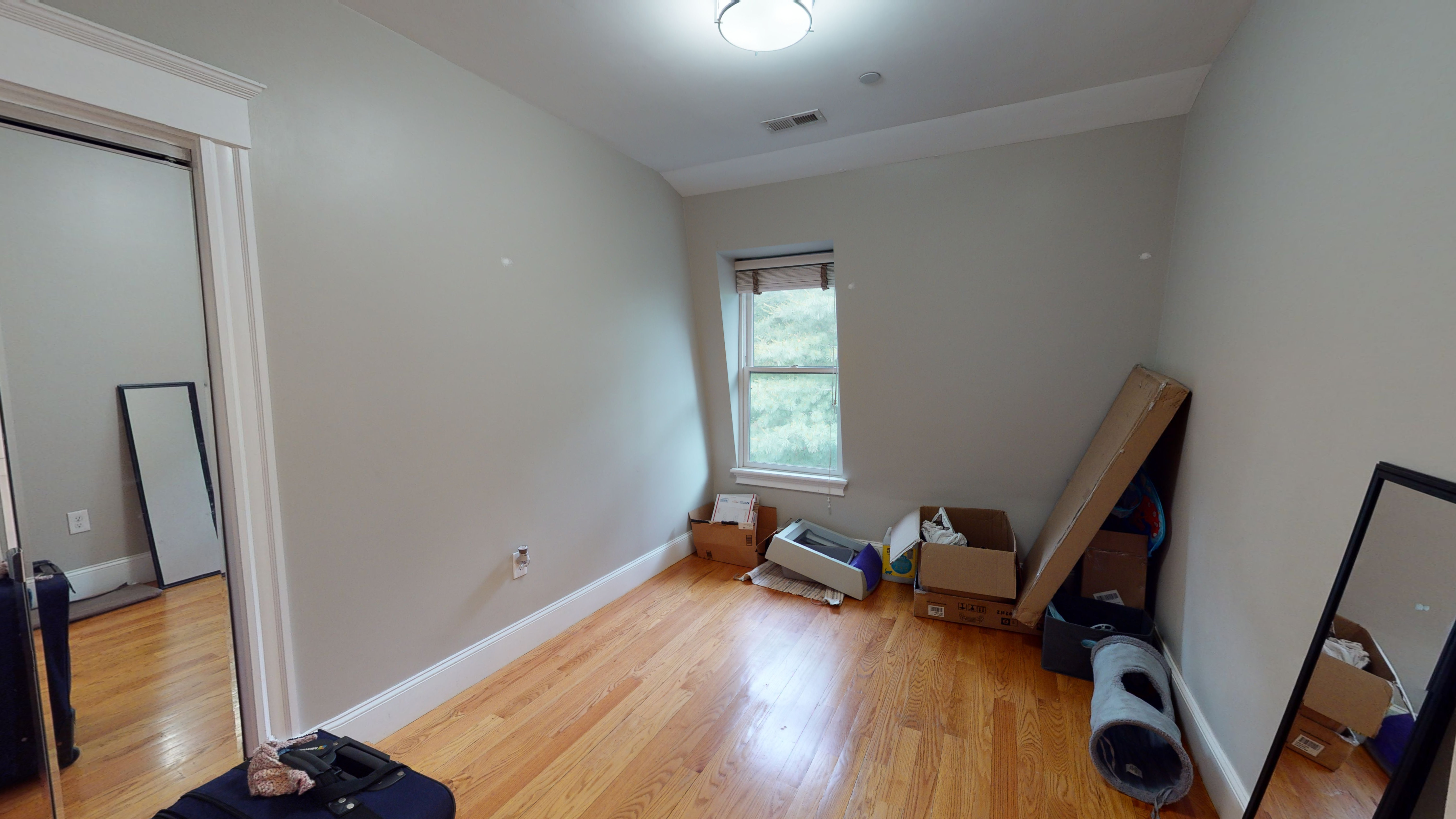 4 bed, 2 bath apartment for rent at 31 Walden St Unit 3, Porter Square — photo 8 of 13