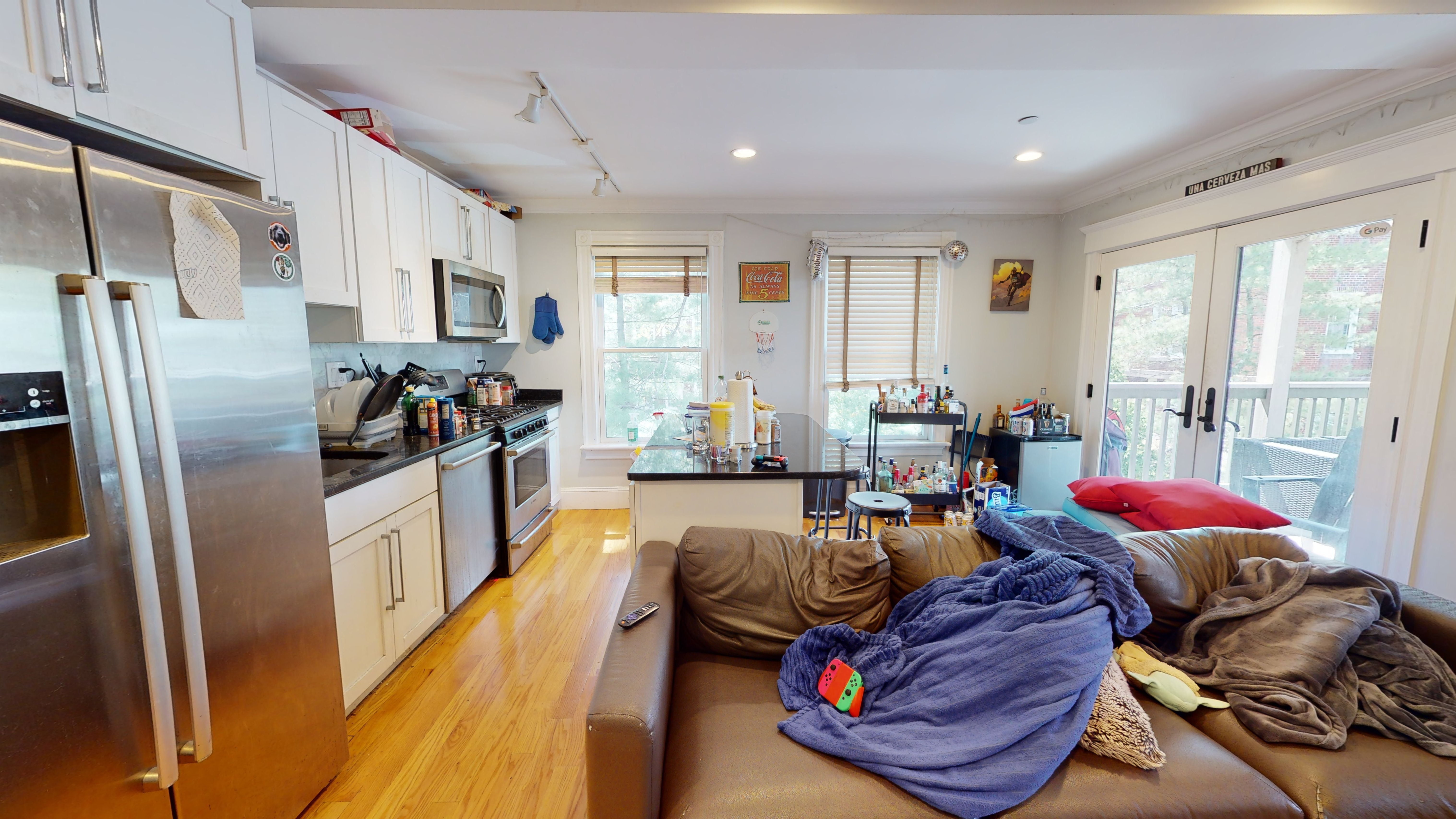 4 bed, 2 bath apartment for rent at 31 Walden St Unit 2, Porter Square — photo 4 of 18