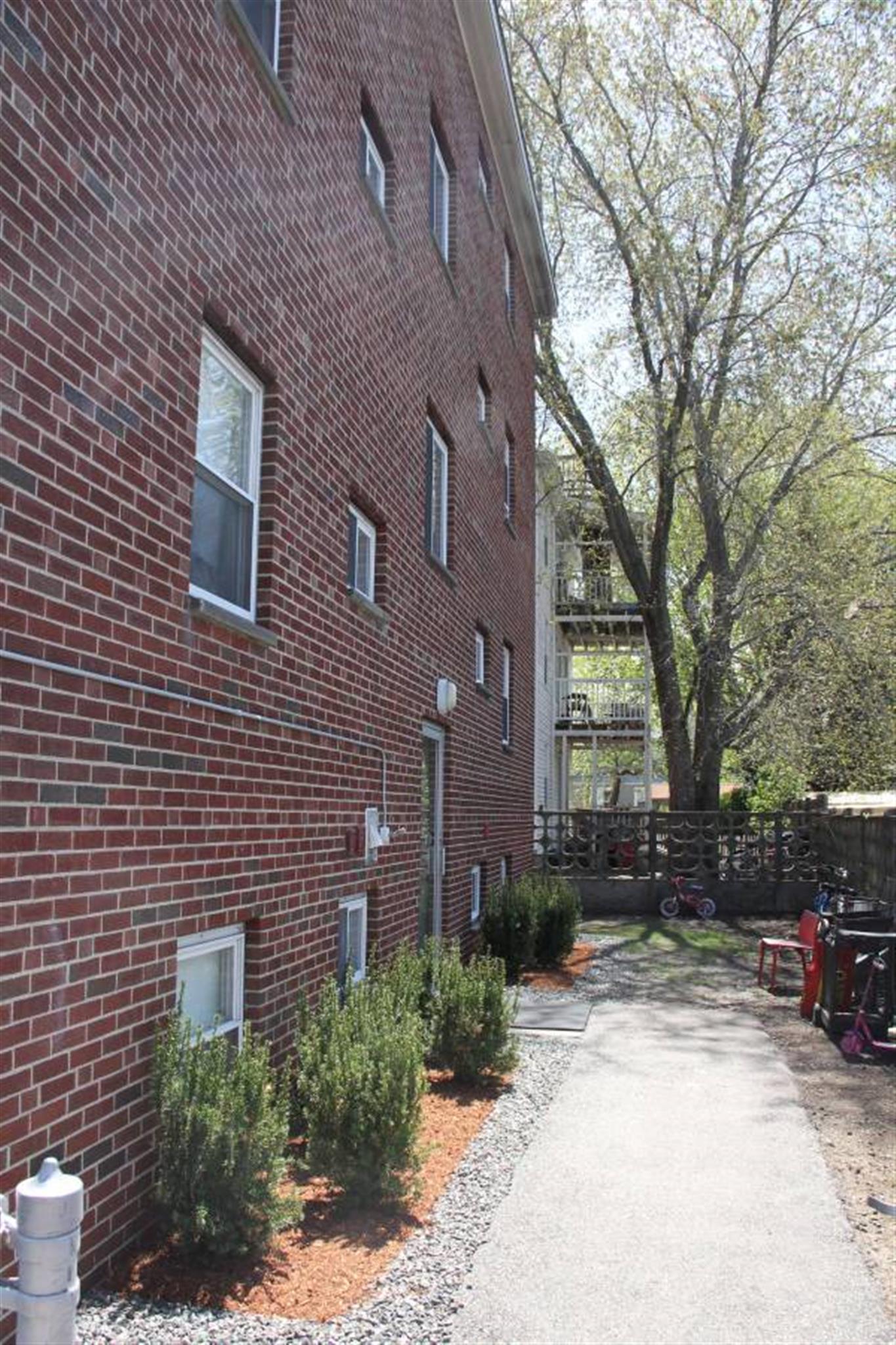 2 bed, 1 bath apartment for rent at 16 Westford Unit 4, Allston — photo 15 of 17