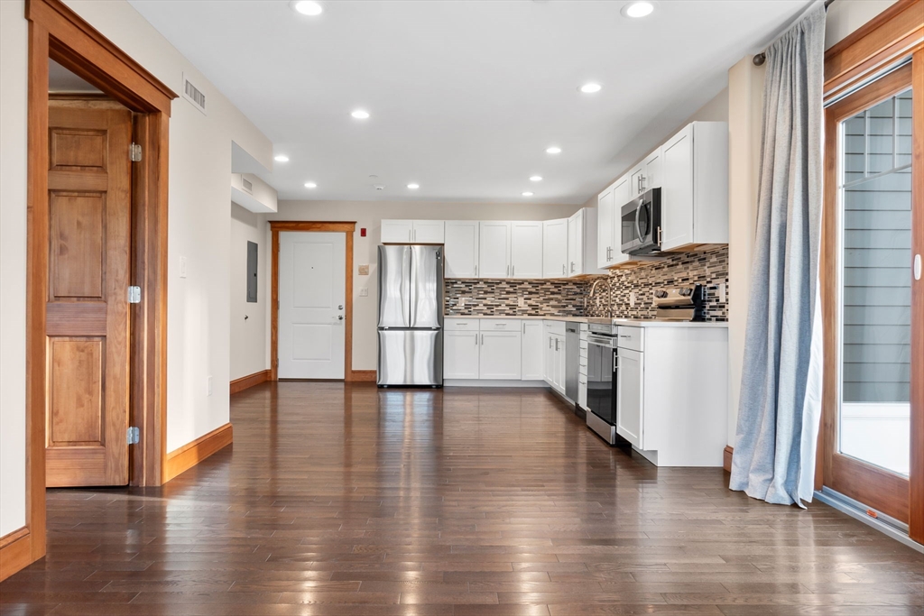 44 Maple St, Danvers