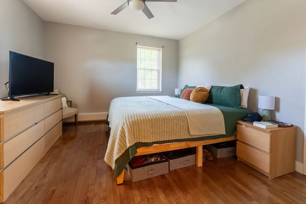 33 Hammond Pond Pkwy, Chestnut Hill