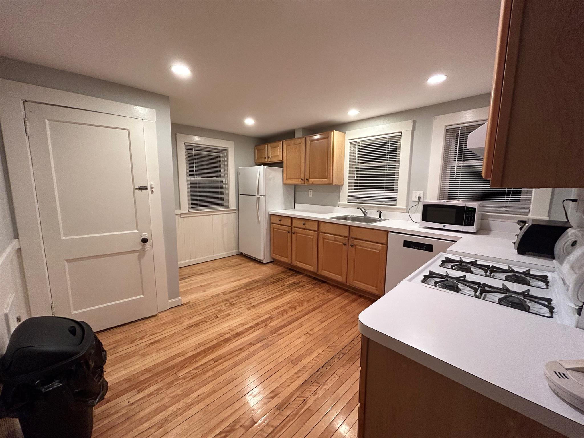 2 bed, 1 bath apartment for rent at 66 Thomas St Unit 1, Medford — photo 3 of 14