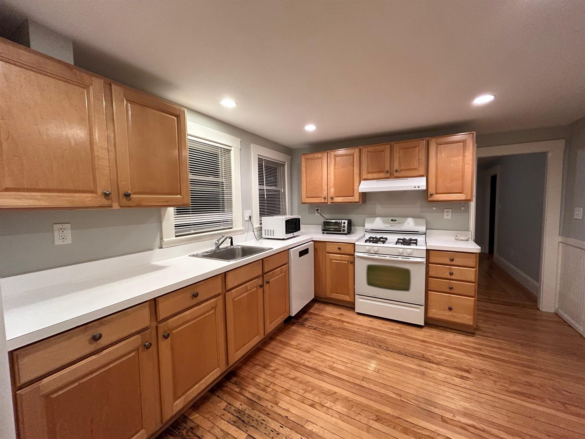 2 bed, 1 bath apartment for rent at 66 Thomas St Unit 1, Medford — photo 5 of 14