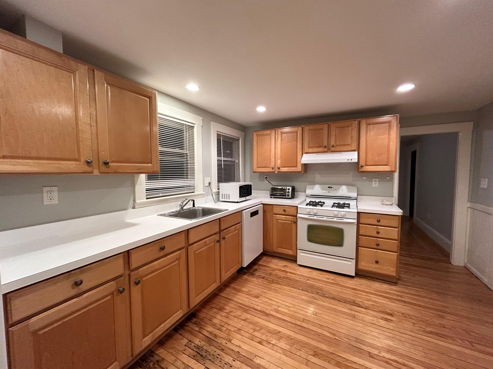 2 bed, 1 bath apartment for rent at 66 Thomas St Unit 1, Medford — photo 6 of 14