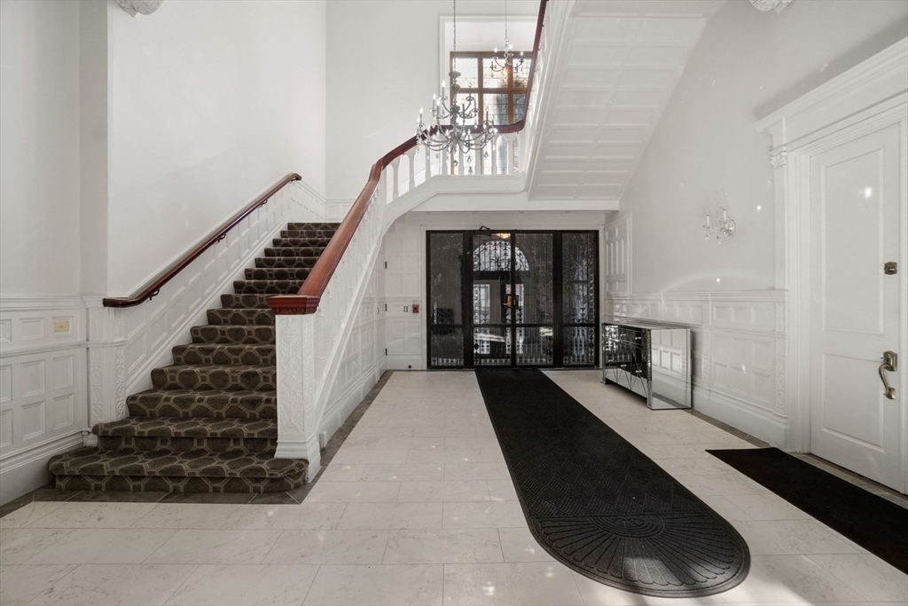 17 Gloucester St, Back Bay