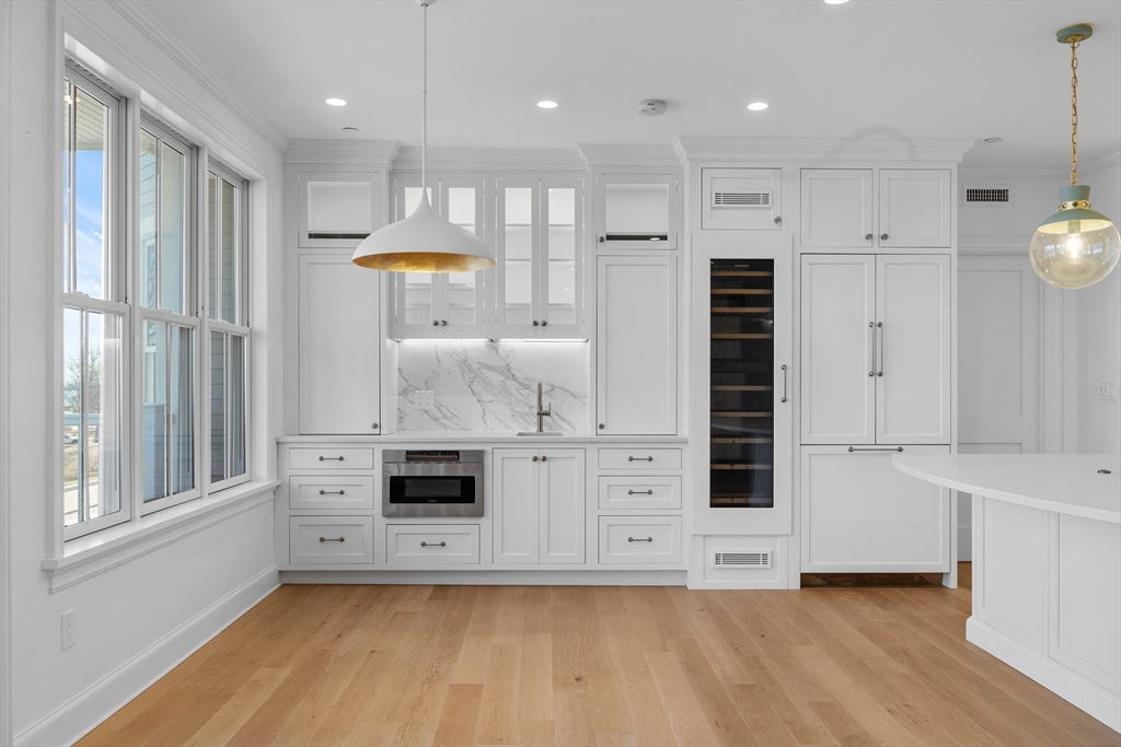 37 Farragut Rd, South Boston