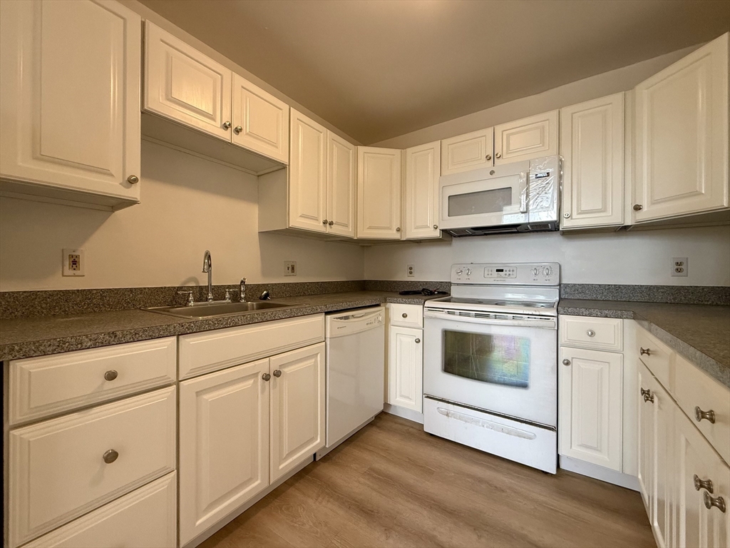 6 S Washington St, North Attleboro