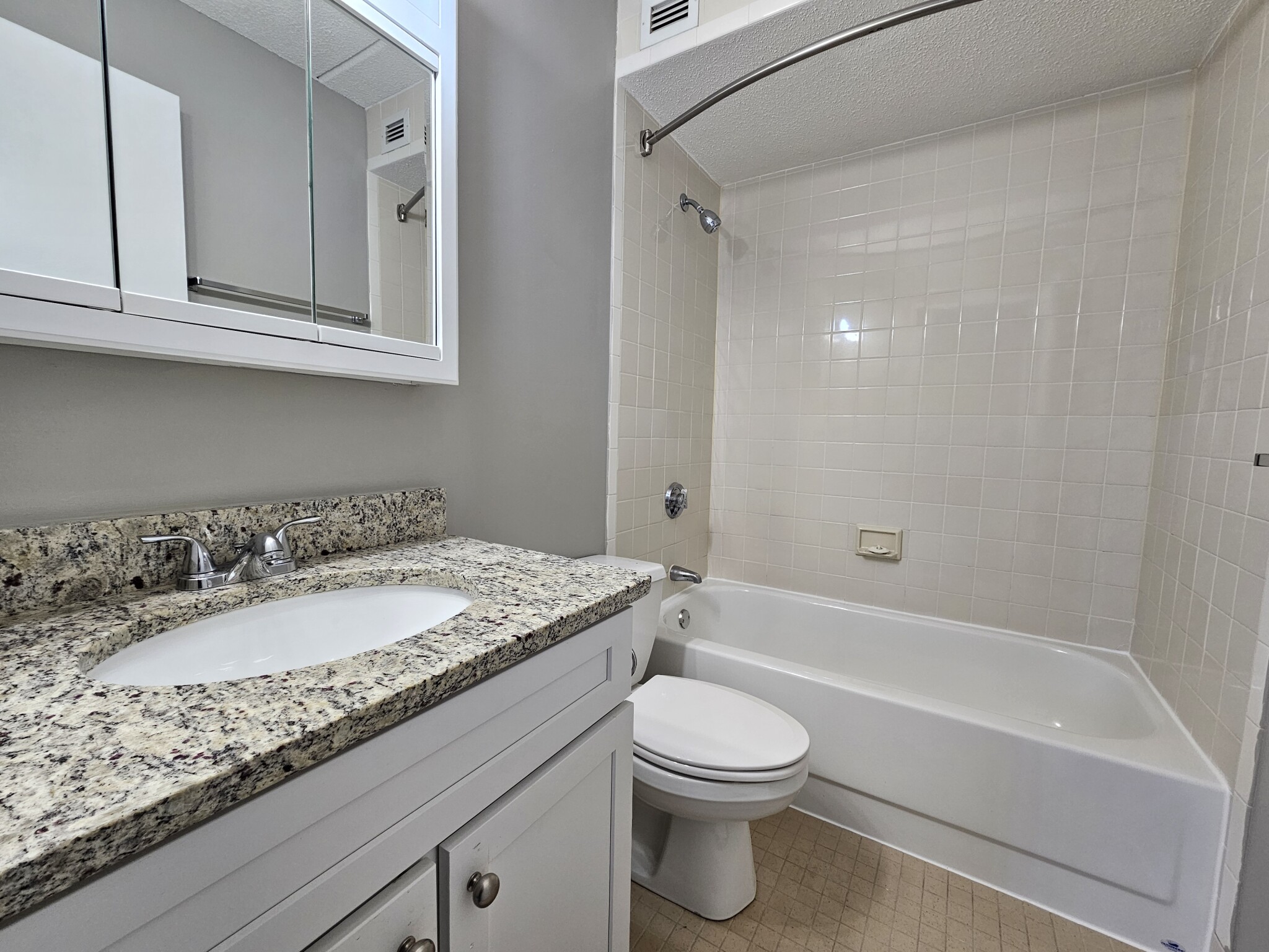 65 North Point Dr, Dorchester