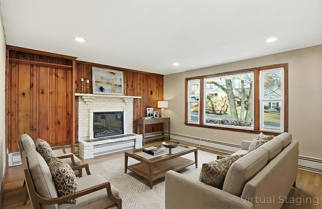 16 Liberty Dr, Shrewsbury