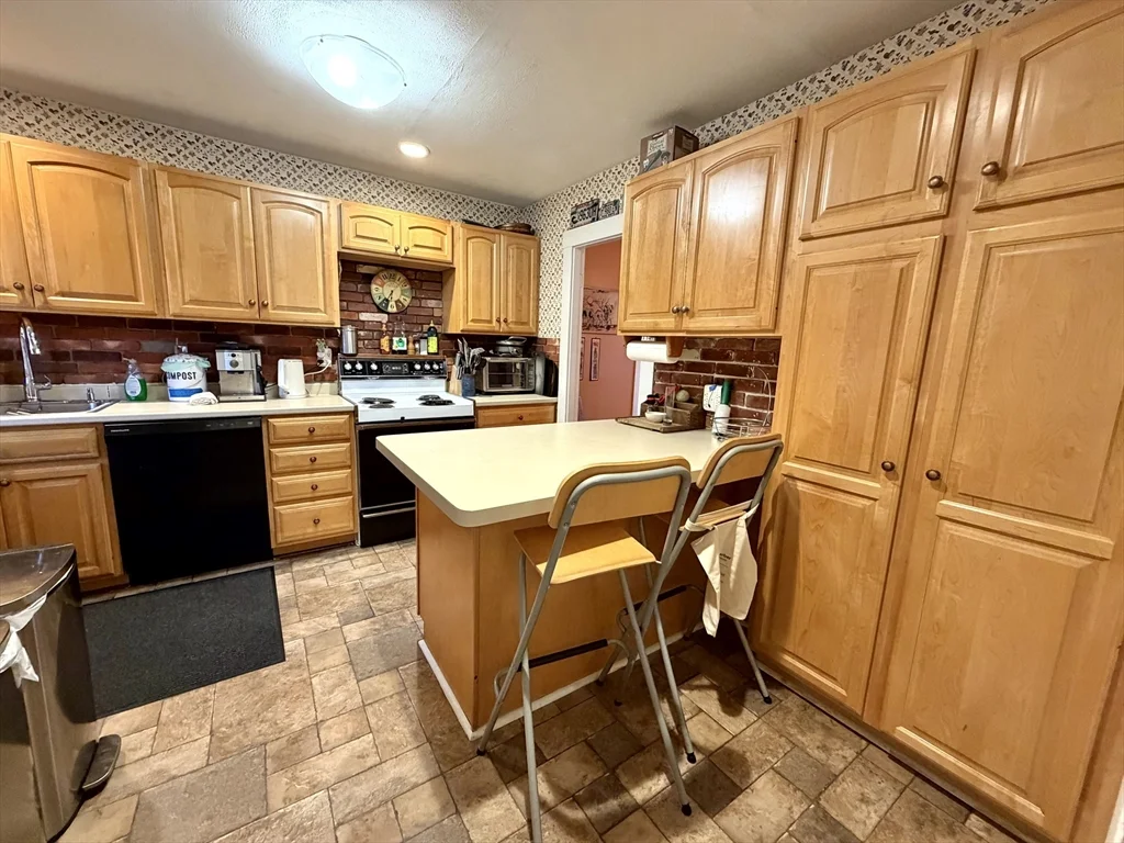 157 Riverview Ave, Waltham