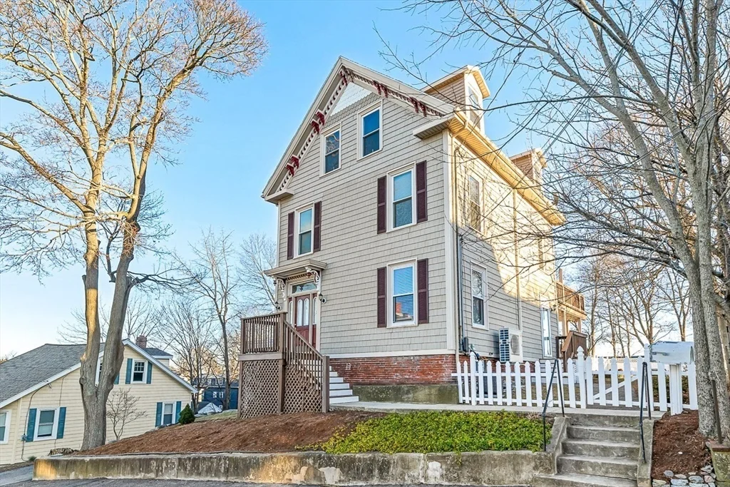 11 Symonds St, Salem