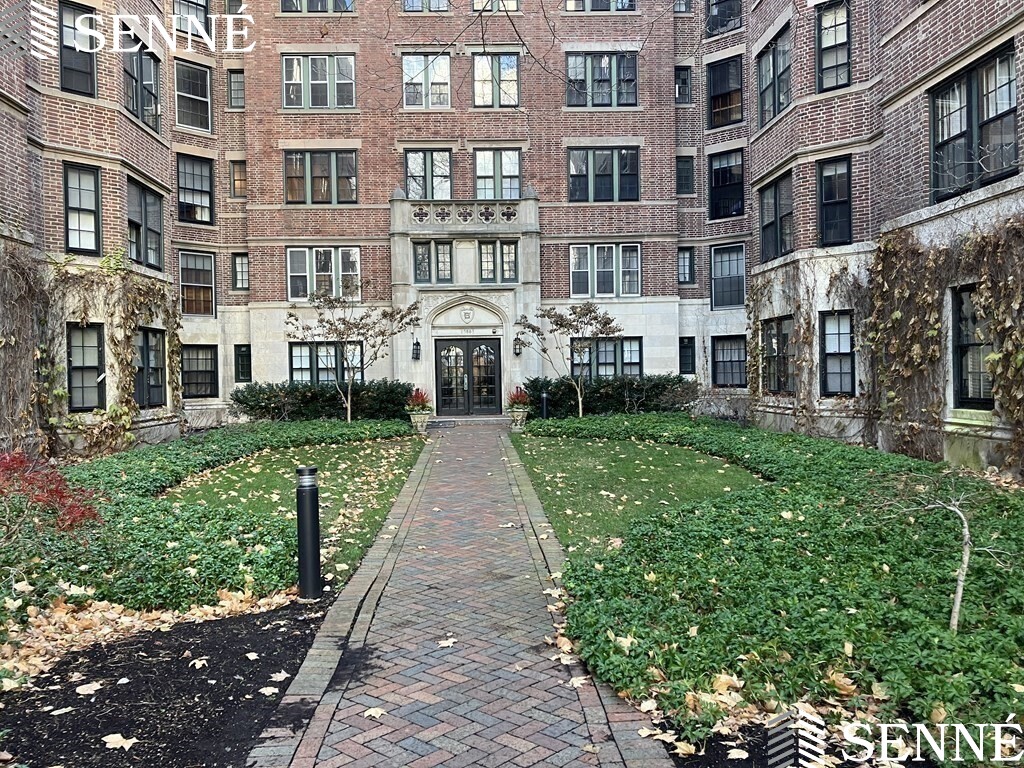 988 Memorial Dr, Harvard Square