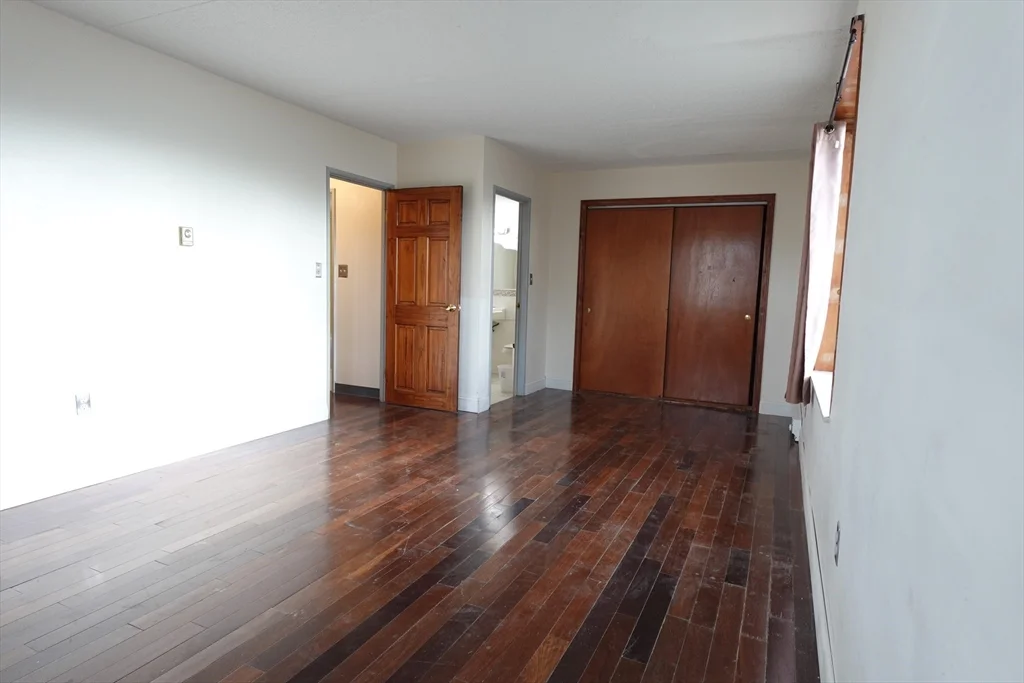 37 Skyline Dr, Braintree