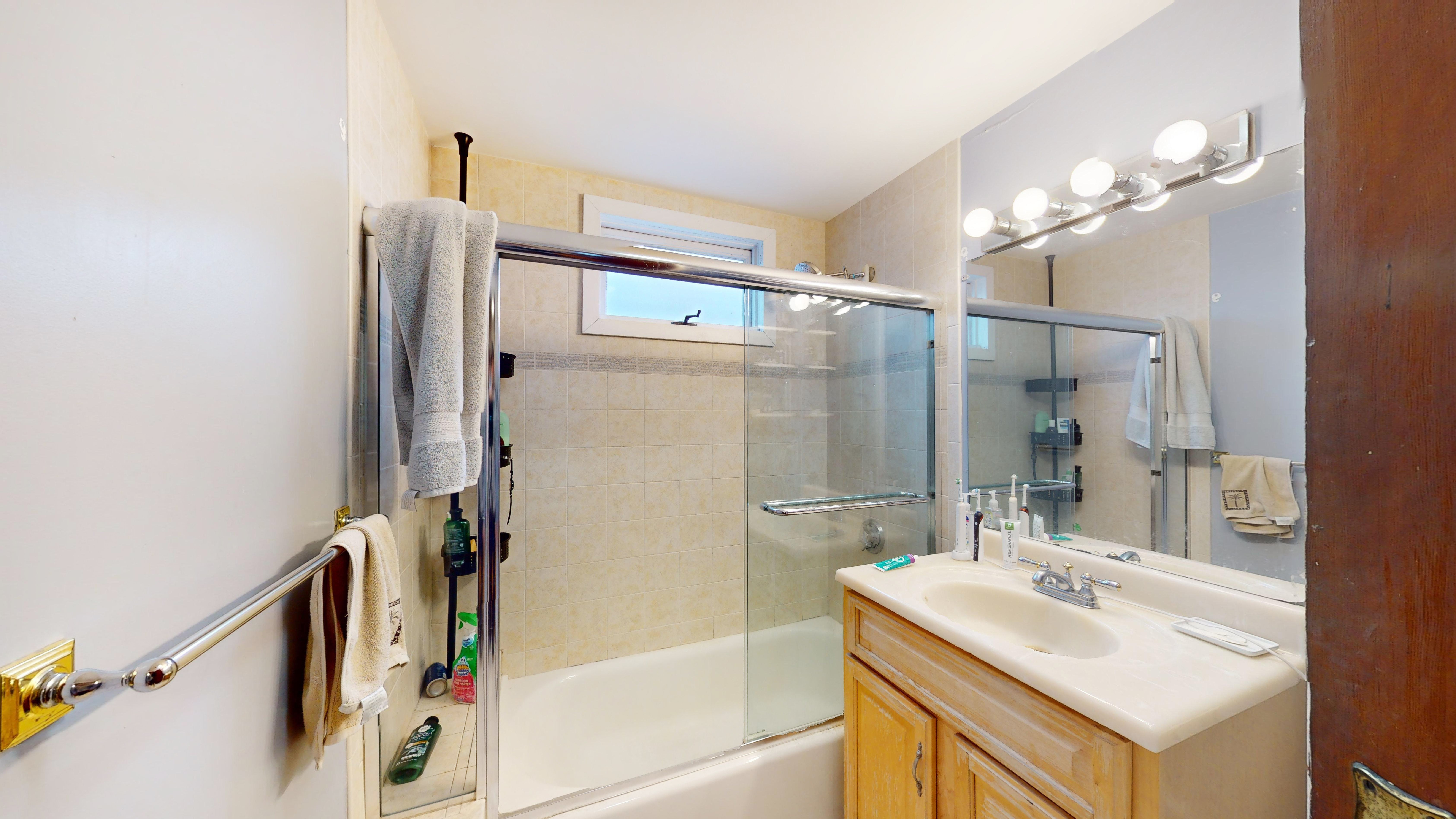 4 bed, 2 bath apartment for rent at 212 Powder House Boulevard Unit 2, West Somerville — photo 15 of 18