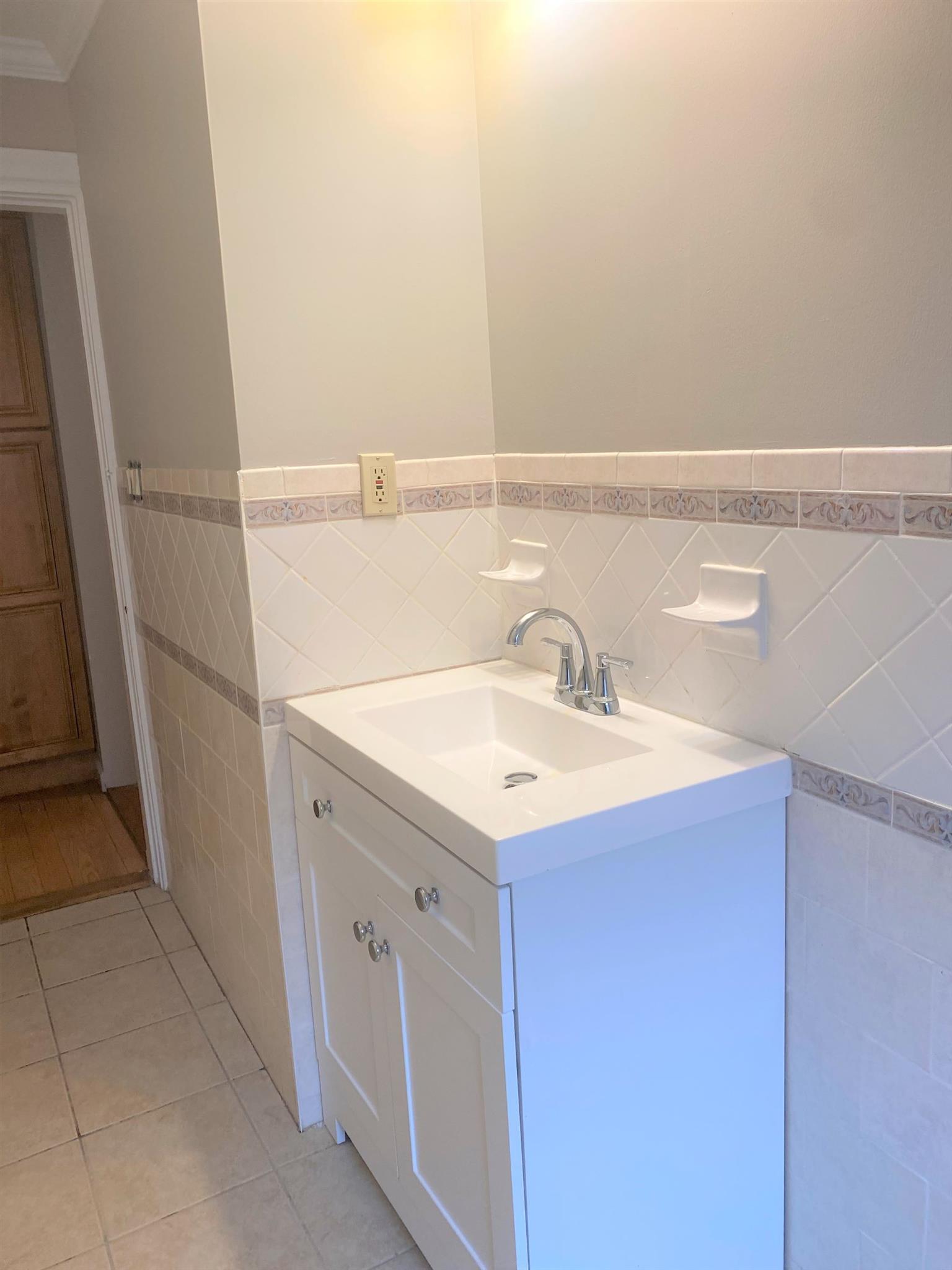 2 bed, 1 bath apartment for rent at 14 Howard St Unit 1, Central Square — photo 9 of 11
