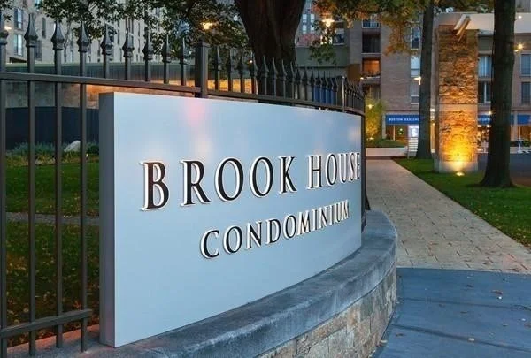 99 Pond Ave, Brookline Village