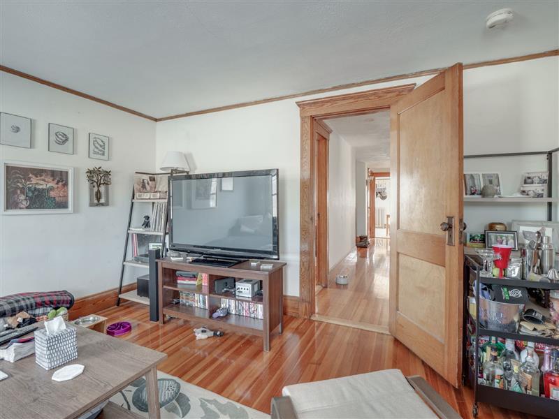 60 Powder House Boulevard, Tufts