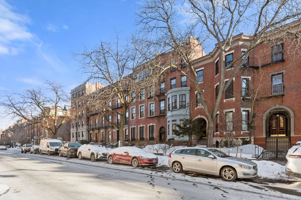 413 Beacon St, Back Bay