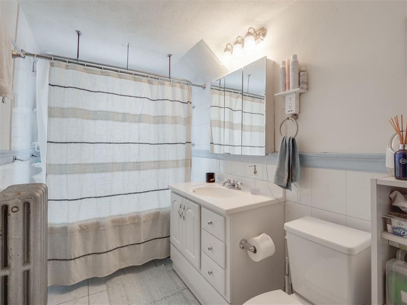 60 Powder House Boulevard, Tufts