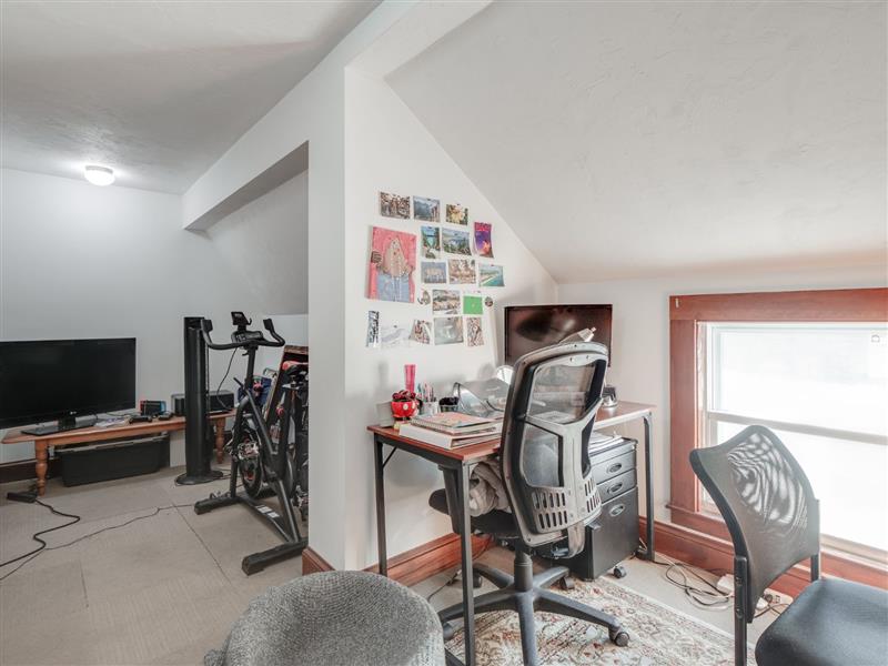 60 Powder House Boulevard, Tufts