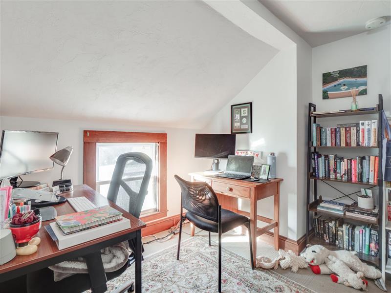 60 Powder House Boulevard, Tufts