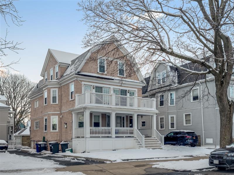 60 Powder House Boulevard, Tufts