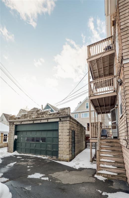 60 Powder House Boulevard, Tufts