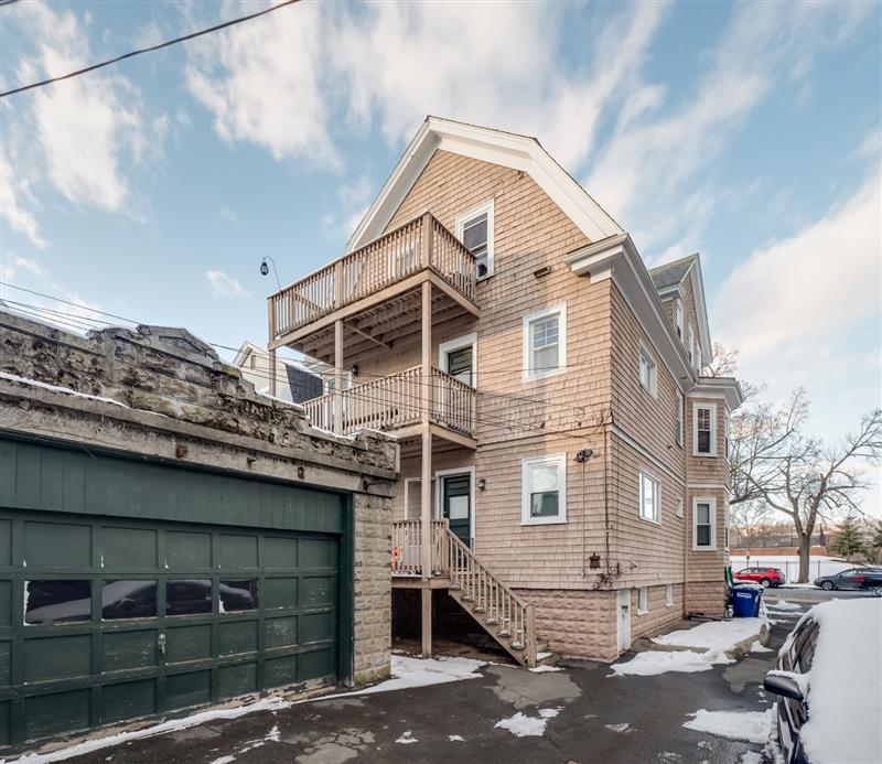 60 Powder House Boulevard, Tufts