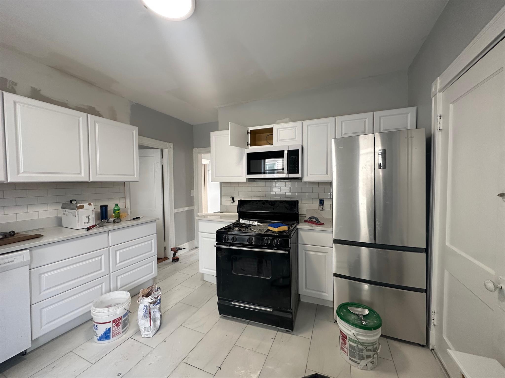 3 bed, 1 bath apartment for rent at 14 Belknap St Unit 2A, Teele Square — photo 1 of 27