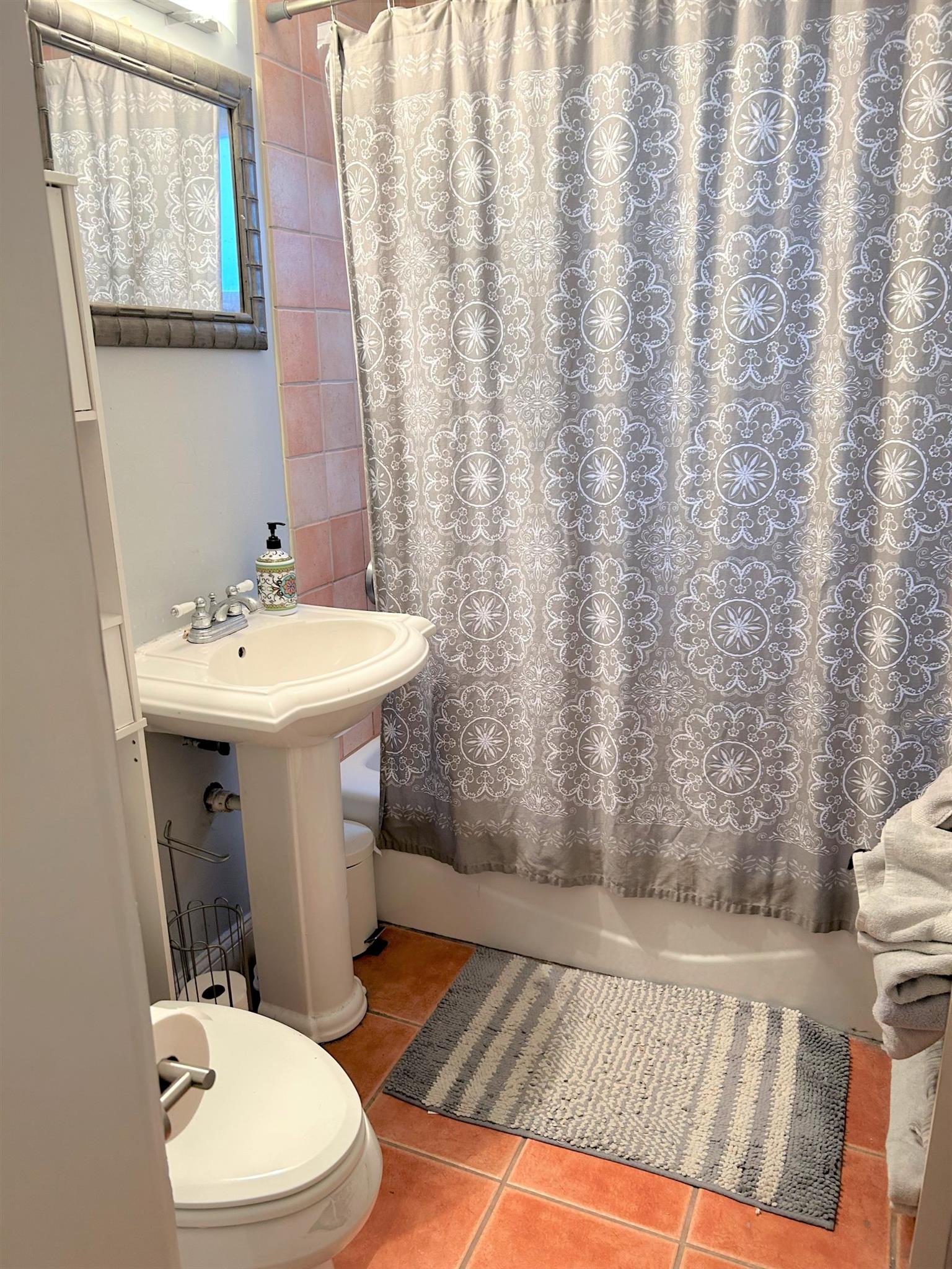 2.5 bed, 1 bath apartment for rent at 8 Valley St Unit 8, Medford — photo 15 of 16