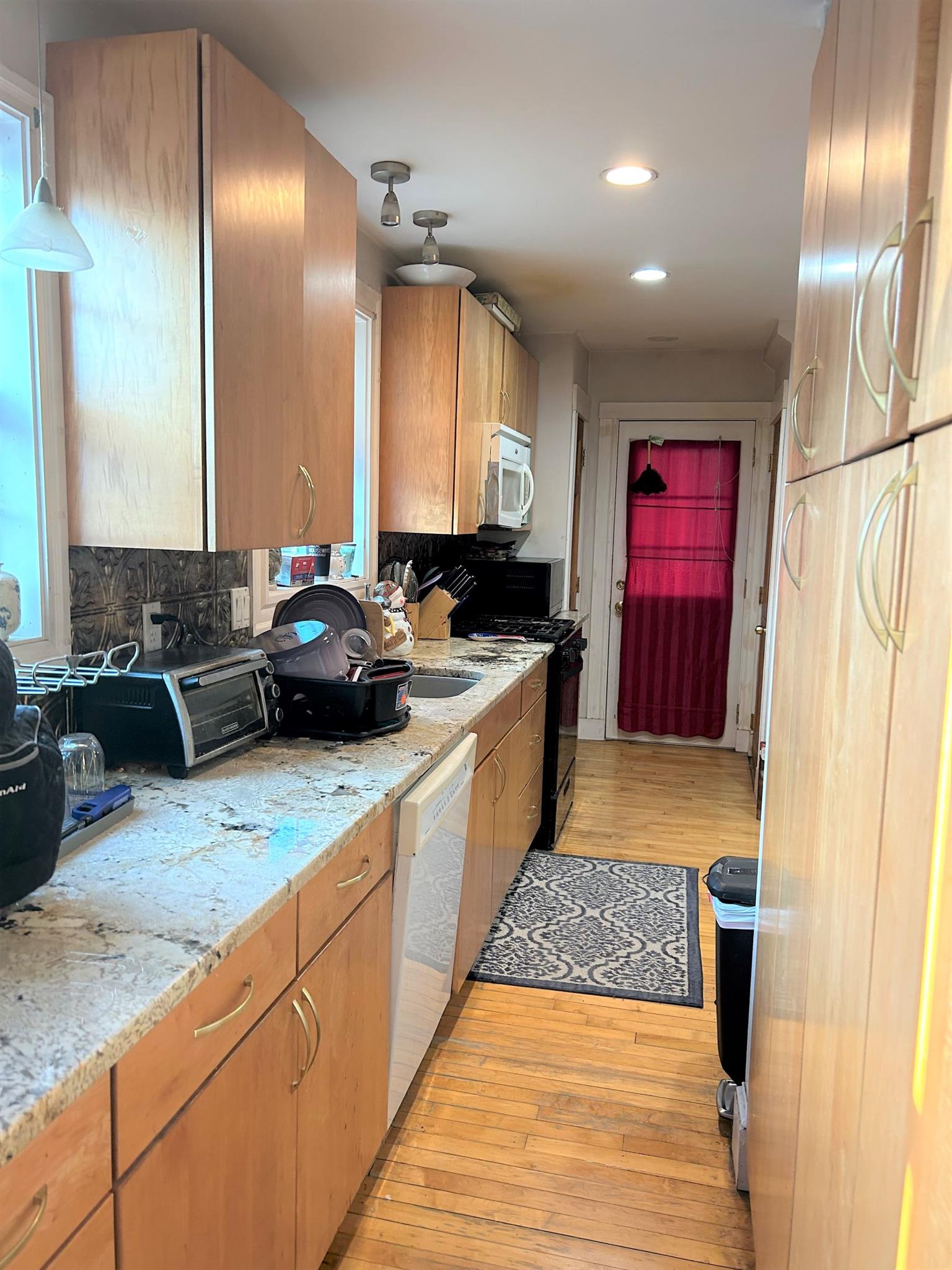 2.5 bed, 1 bath apartment for rent at 8 Valley St Unit 8, Medford — photo 7 of 16